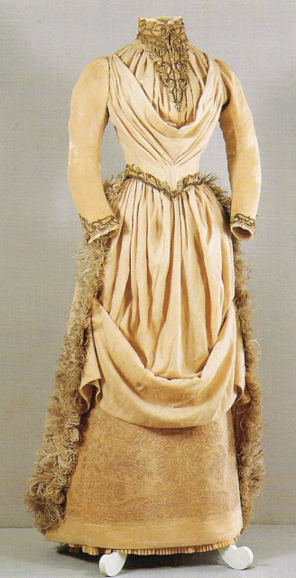 1880 Worth travelling dress Maria Feodorovna APFxkmerov 8Nov09