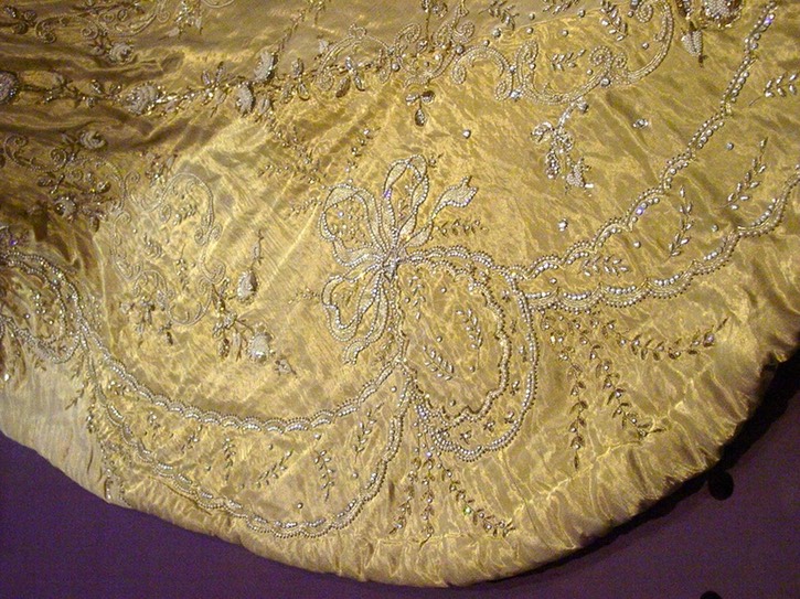 1906 Detail of Queen Maud's coronation dress train From bellezza-storia.livejournal.com/114714.html?cuid=f5529f5b30a9815f3723062a9a15f464