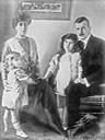 ca. 1912 Victoria Melita with her husband and two daughters From unofficialroyalty.com/princess-victoria-melita-of-edinburgh-and-saxe-coburg-and-gotha-grand-duchess-victoria-feodorovna-of-russia/.jpg