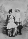 1890 Rainha Donha Amelia de Orléans com o Príncipe Herdeiro Luis Felipe e o Seu Irmao Dom Manuel the lost gallery