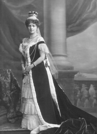 1902 Countess of Tankerville by Lafayette Photographic Studios (Victoria and Albert Museum - London, UK) From pinterest.com:ArbellaWick:a-royal-site: deflaw despot