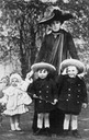 1911 (based on ages of children) Ena e hijos